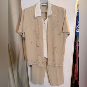 Alfred Dunner 2-pc ladies pant set in tan and white